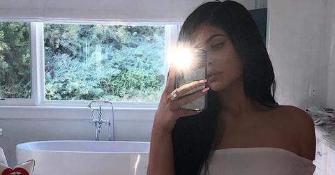 Kylie jenner wears rings like kims stolen diamond paris robbery