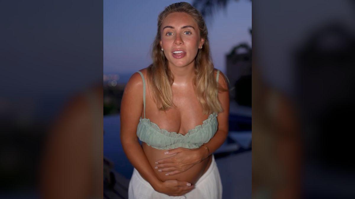 image of The adult star said haters should 'enjoy looking at me and my rich life.'