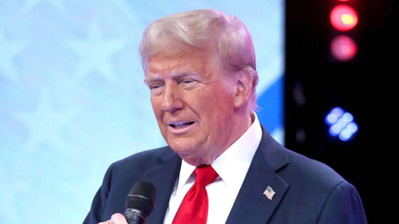 Image of Jimmy Kimmel joked that Donald Trump would supposedly be willing to wrestle a tiger, contrasting the president's AI-generated display of bravery with his real reaction to the bald eagle.