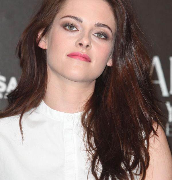 Kristen Stewart: Jon Stewart Will Make a Fool of Me on Robert Pattinson ...