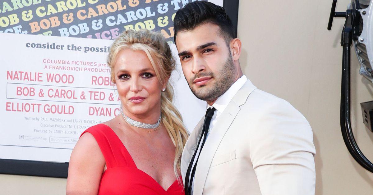 Britney Spears With Bodyguard On Vacation After Ditching Wedding Ring