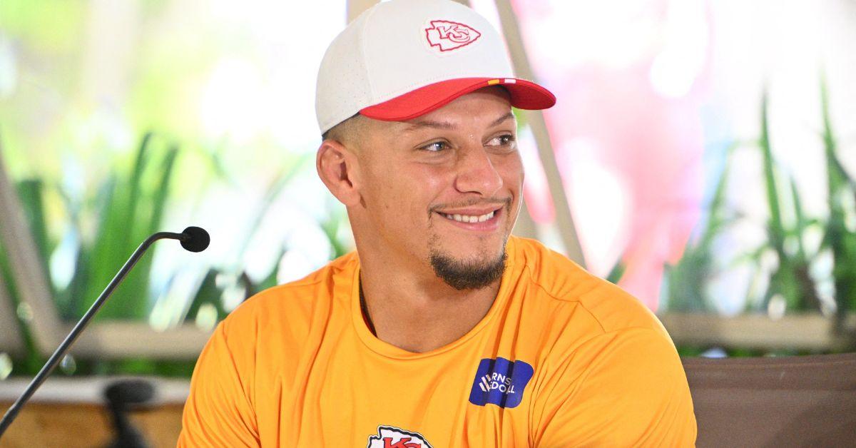 image of Patrick Mahomes suffered a knee injury late in the game.