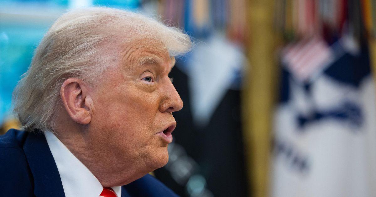 donald trumps hairdo by design to stand out political figures