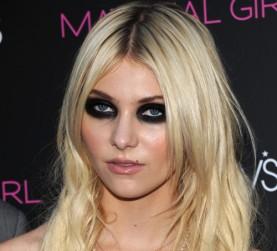 2010__09__Taylor_Momsent_Sept23news 277×300.jpg