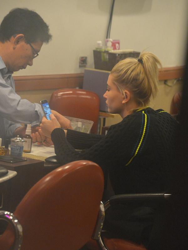 Hailey Baldwin seen in Tribeca getting her nails done before meeting up with Justin Bieber in NYC