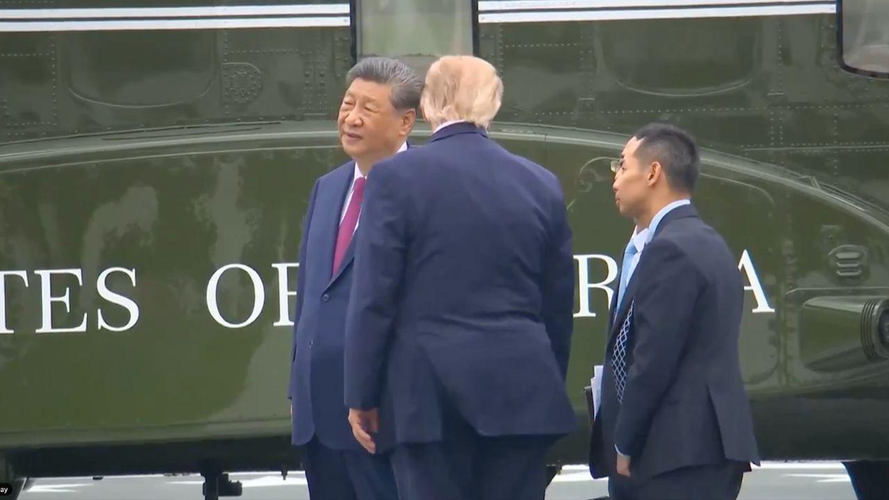 Photo of A contraption seemed to appear beneath Trump's suit again.