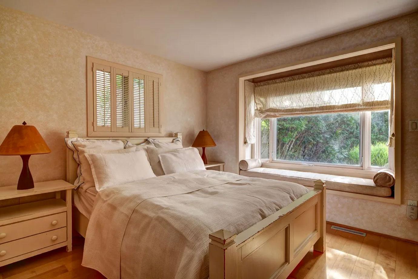 Sex And The City's Kim Cattrall Lists Hamptons Cottage