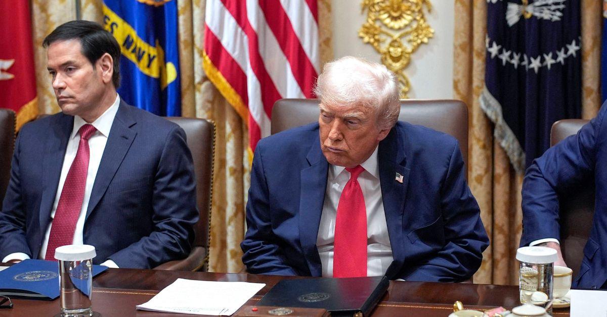 image of Donald Trump frequently tries to cover up his bruised right hand.