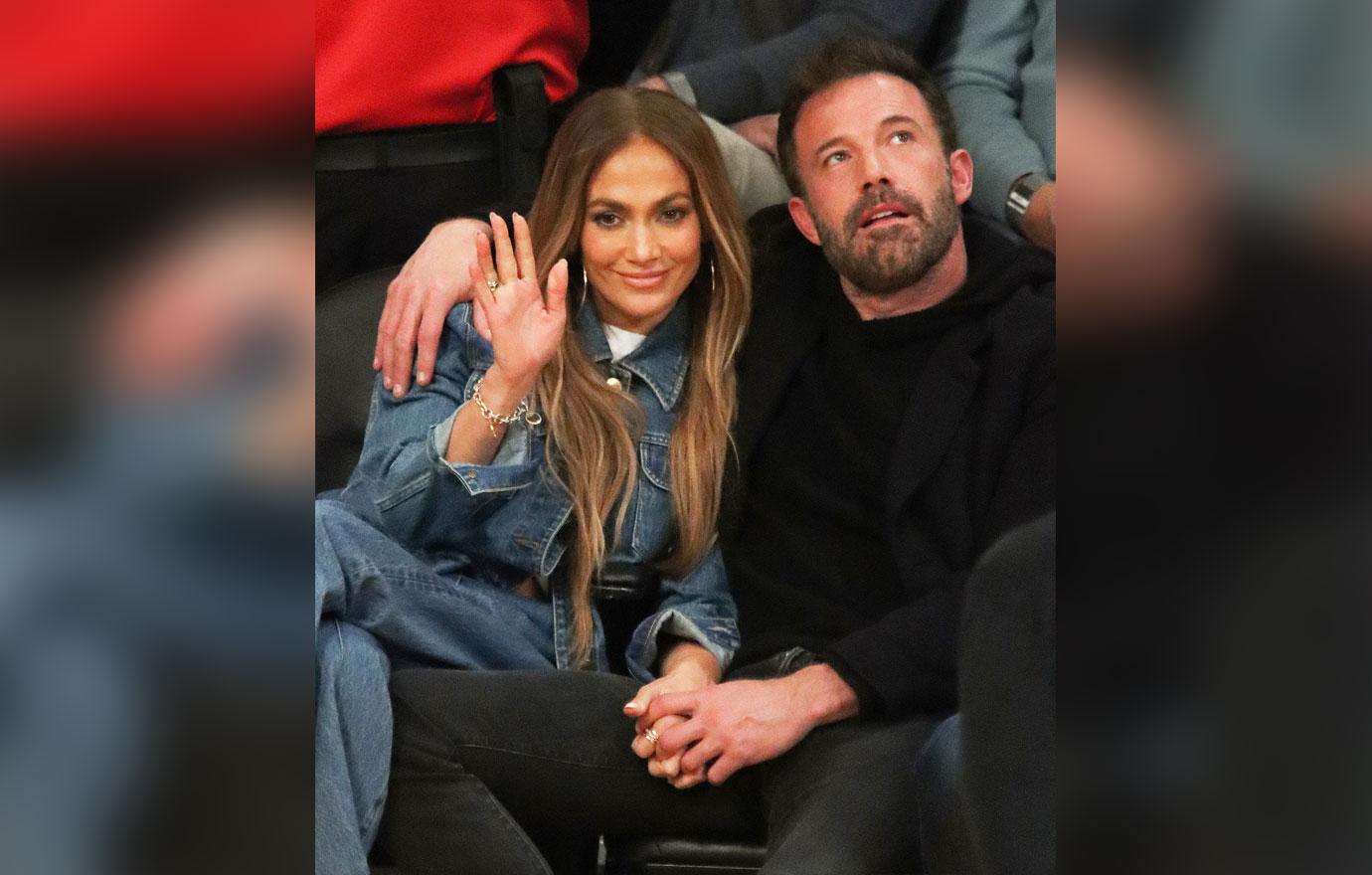 jennifer lopez ben affleck pack on pda courtside duo prepares holiday festivities