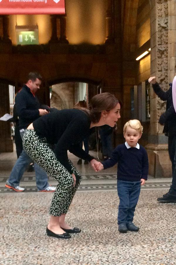 Kate middleton prince georg explore the natural history museum 04