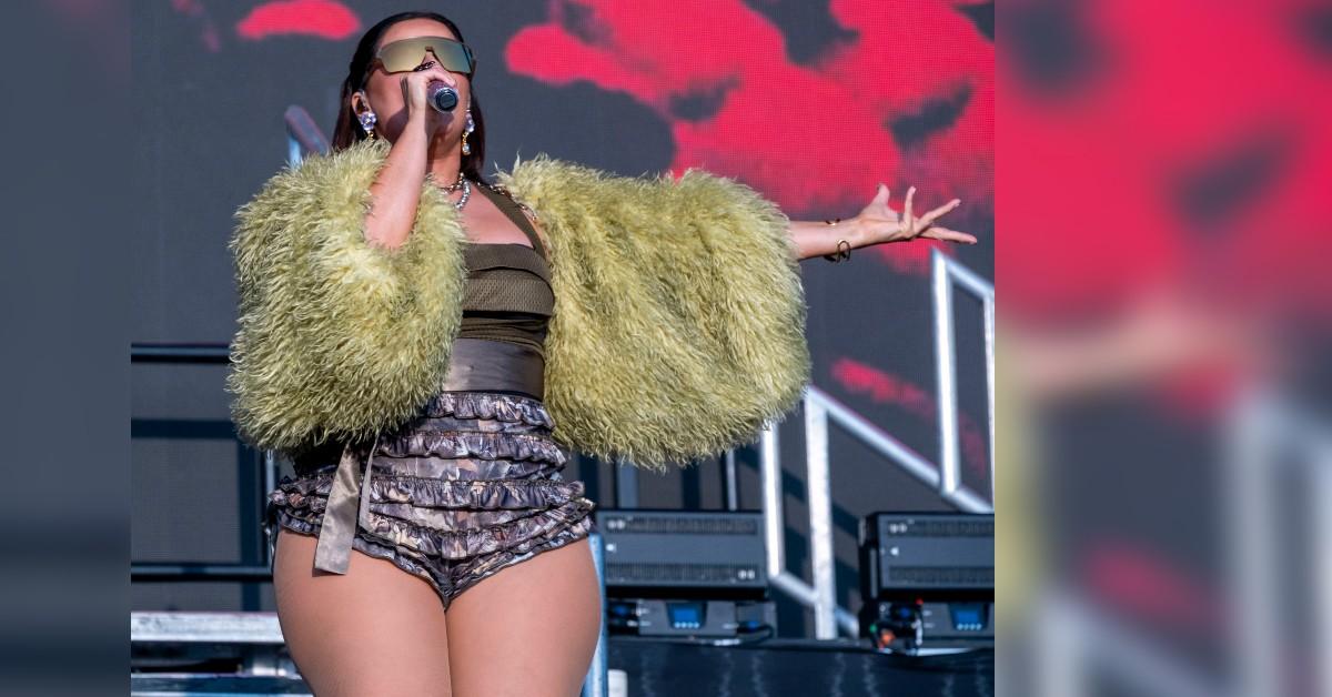 Photo of Nelly Furtado showed off a faux fur green shrug.