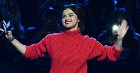 Selena gomez post pic