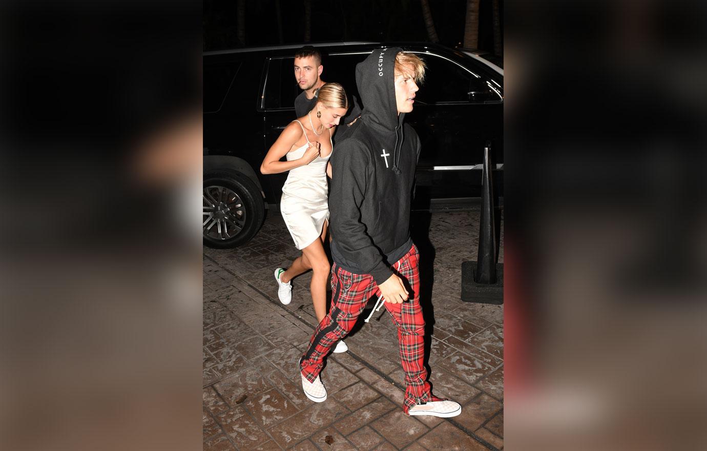 Justin Bieber and Hailey Baldwin look like a couple again as they head to LIV nightclub together