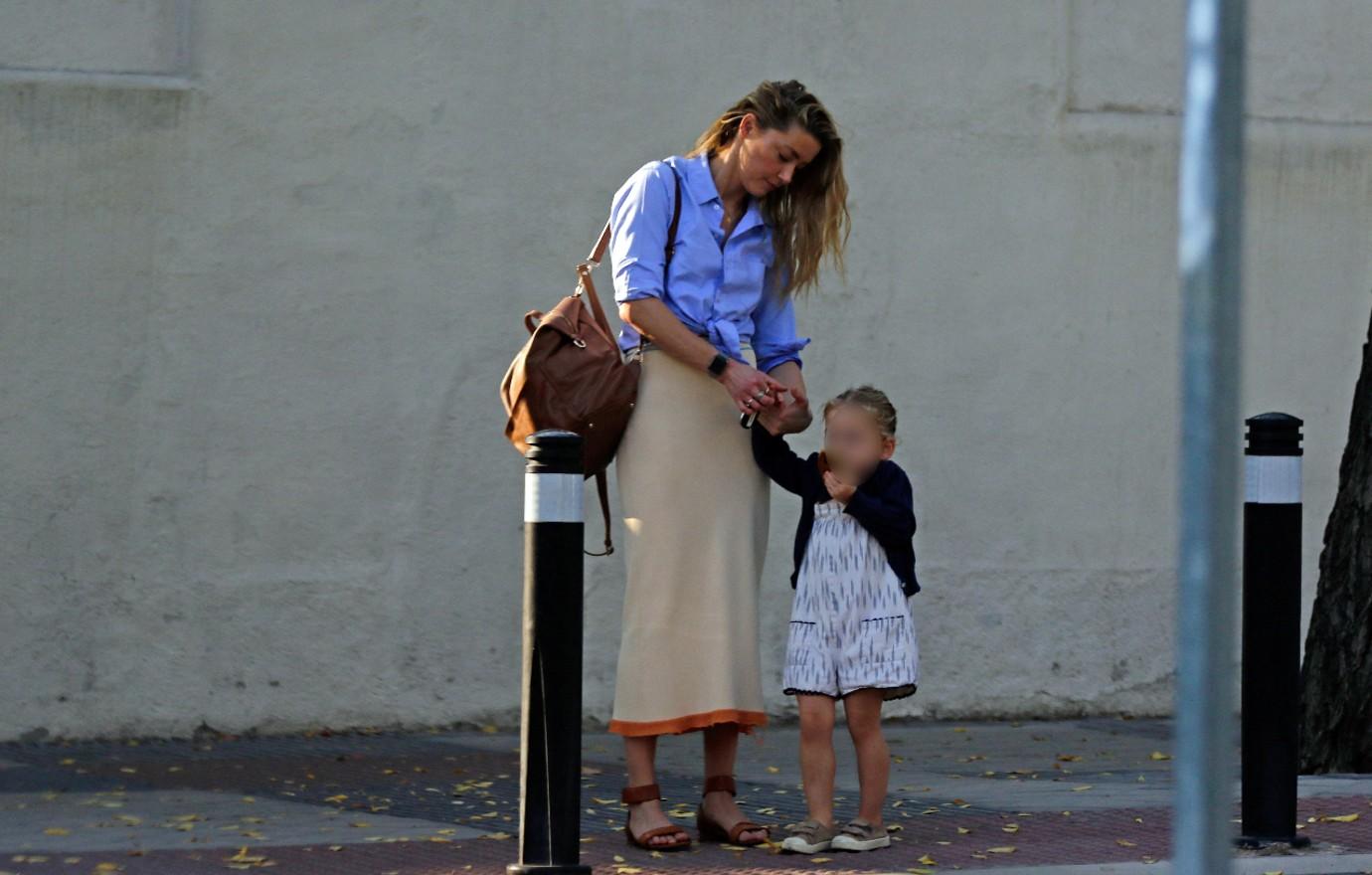 amber heard seen in madrid with daughter ok