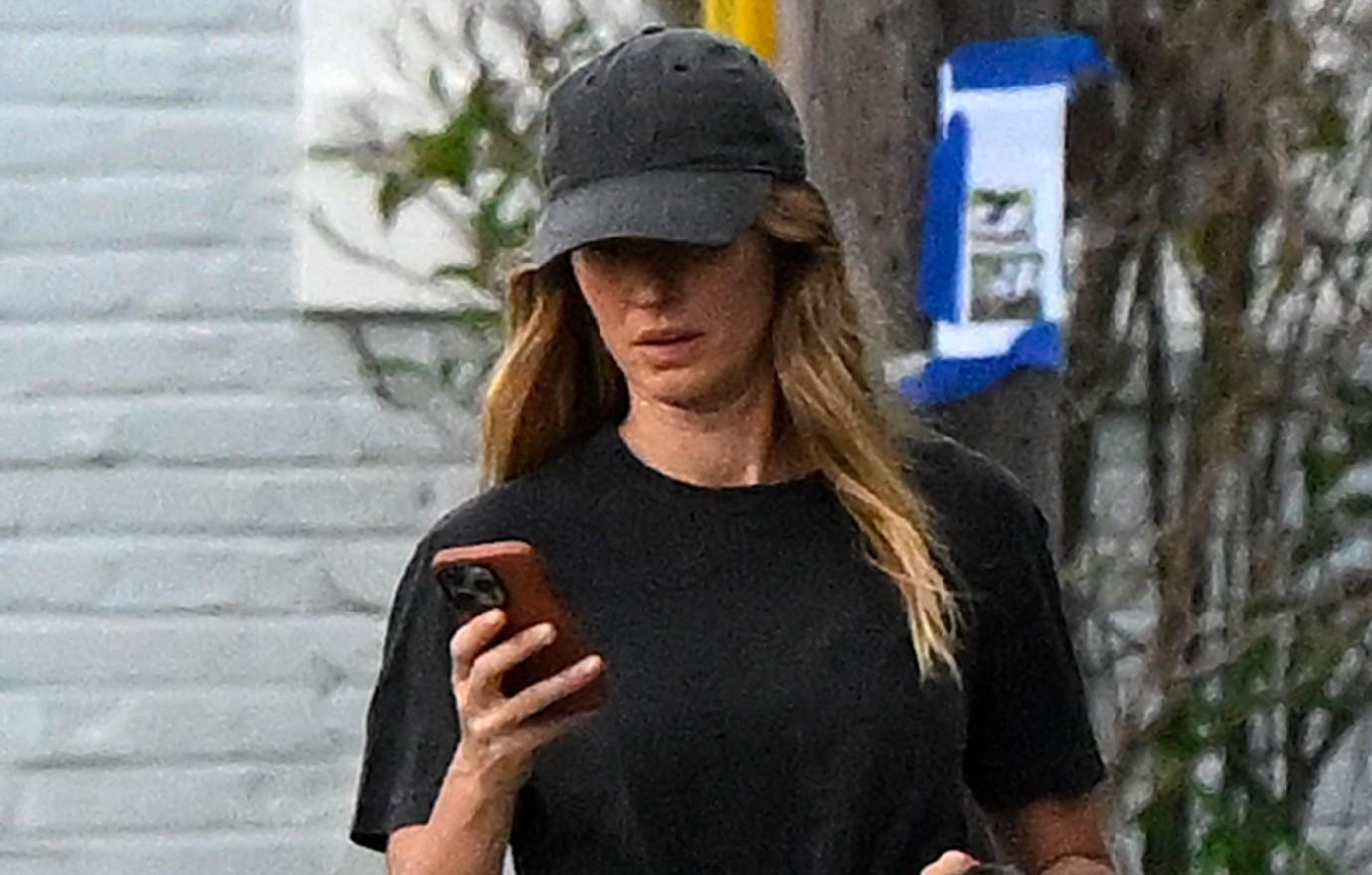 gisele bundchen still furious about ex tom bradys netflix roast