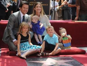 2010__07__Mark_Wahlberg_July30_57996 300×229.jpg