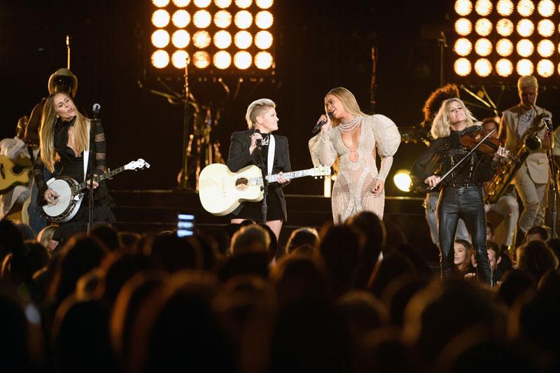 Texas Takeover! Beyoncé Slays The CMA Awards During Debut Performance ...