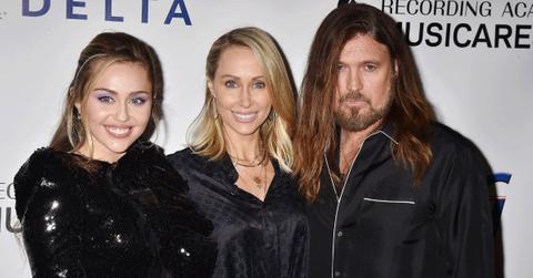 Photo of Miley Cyrus, Tish Cyrus and Billy Ray Cyrus