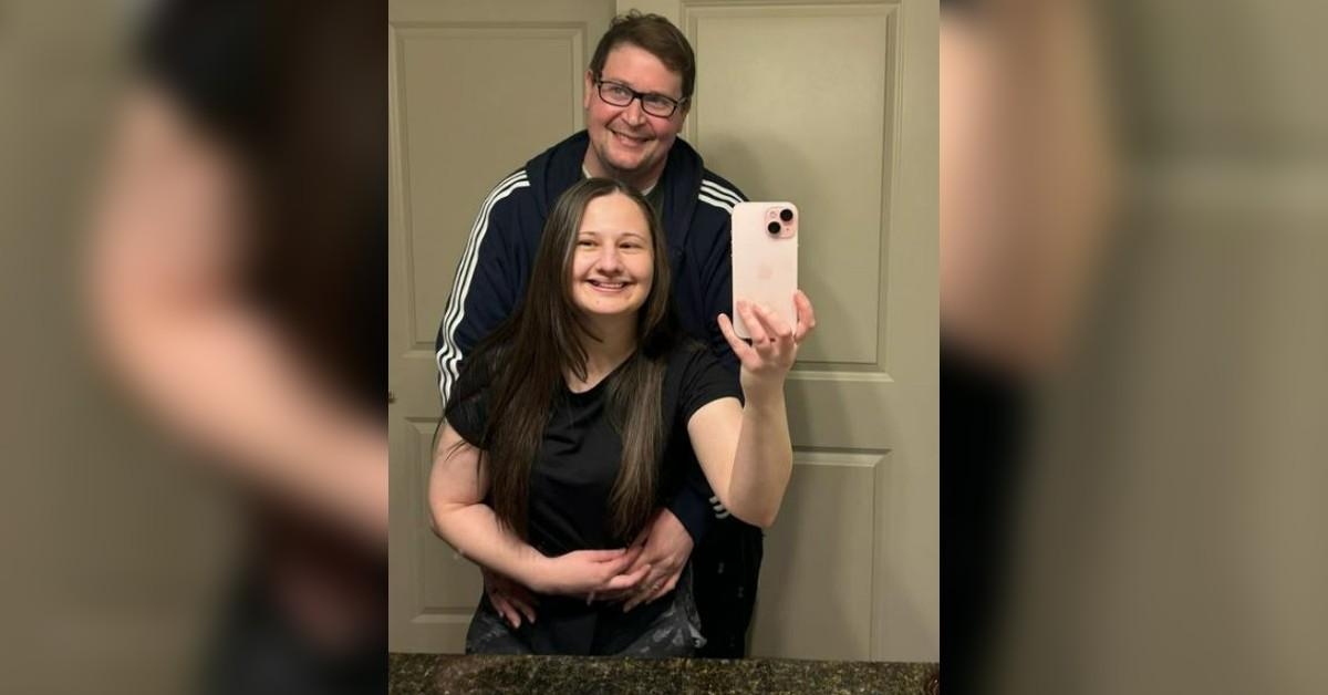Gypsy Rose Blanchard All Smiles As She Poses With Husband Ryan