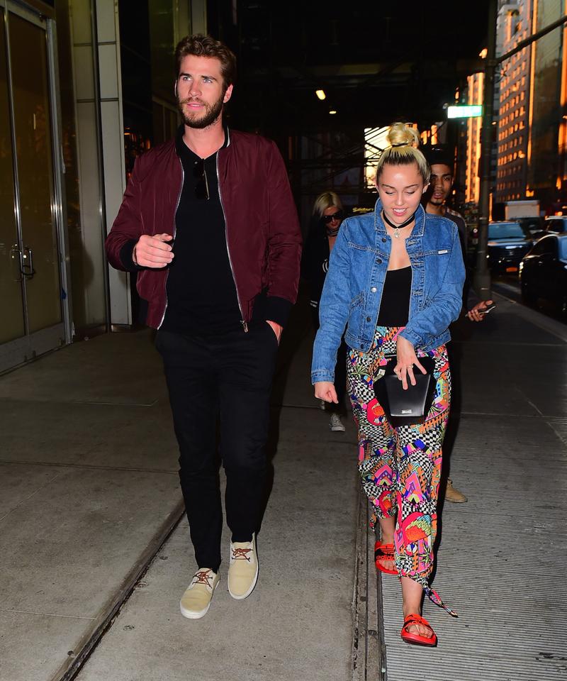 miley cyrus liam hemsworth engaged back together