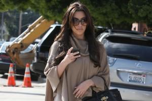 2011__02__Kim_Kardashian_Feb25_93a 300&#215;200.jpg