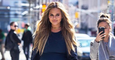 Chrissy teigen pregnany nip slip HR