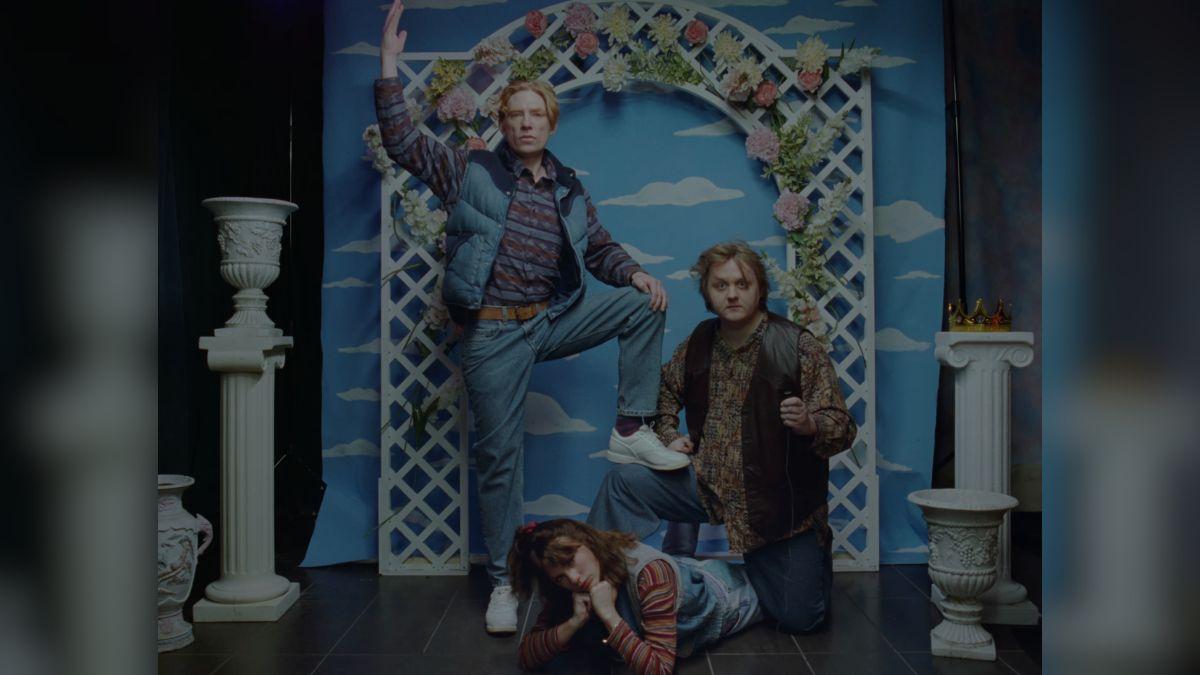 Image of The music video featured celebrity cameos.