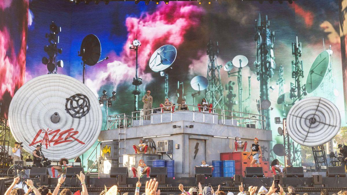 Image of A fan was injured as panic spread through the audience.