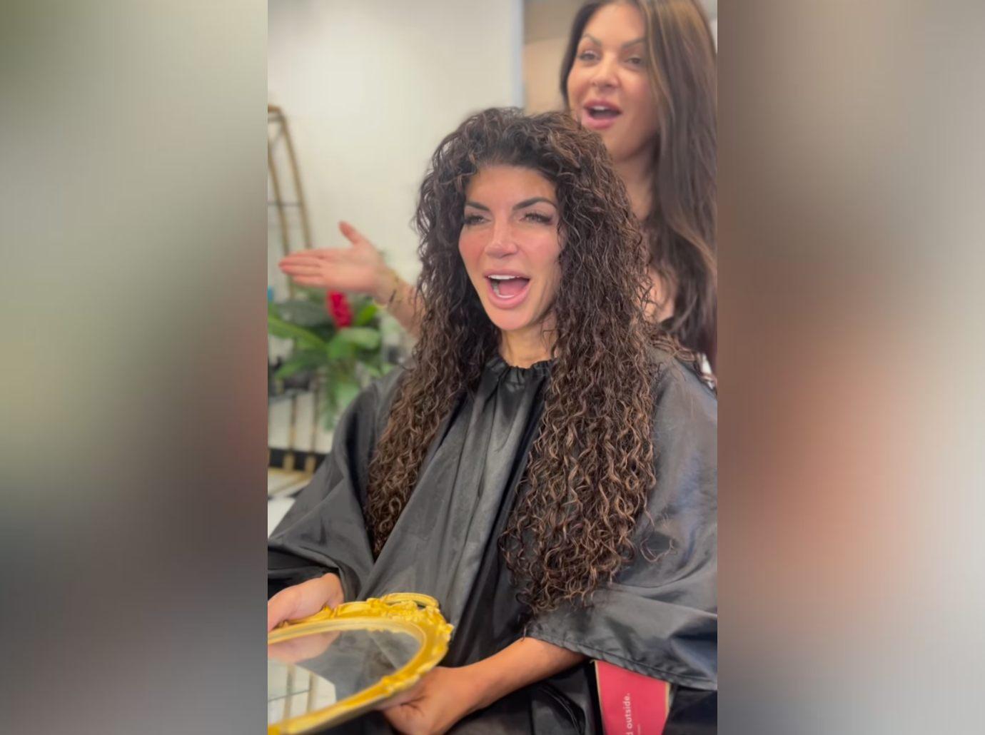 Teresa Giudice Goes Back To Her Roots With Long Curly Hairstyle Photo