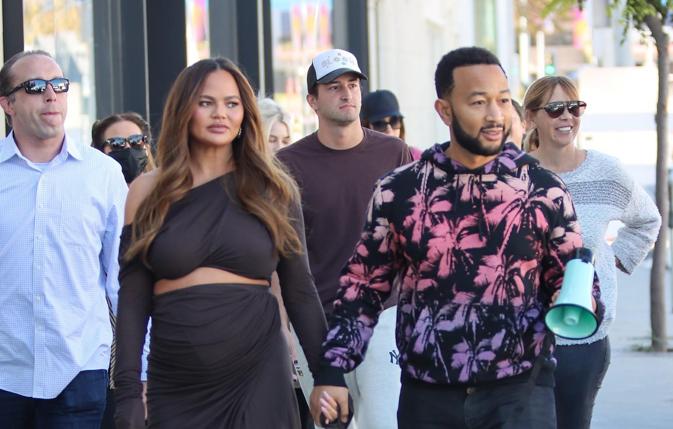 chrissy teigen bare baby bump