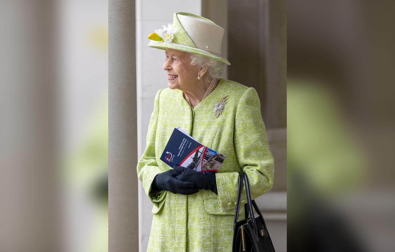 queen elizabeth visits royal australian air force memorial