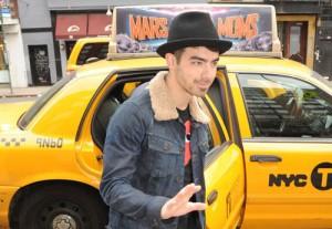 2011__03__joe_jonas_march15_930 300&#215;207.jpg