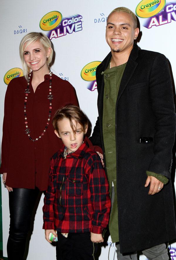 Ashlee simpson expecting daughter splash