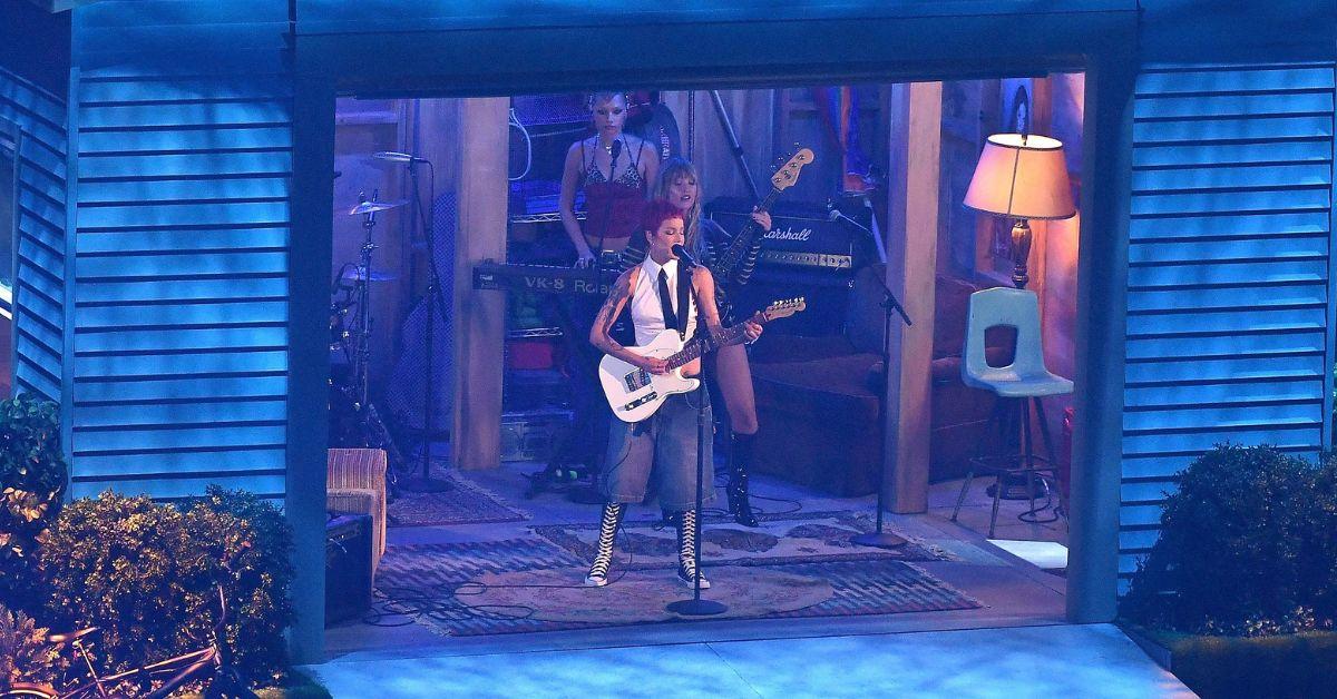 halsey messes up lyrics gasoline concert watch hilarious mishap