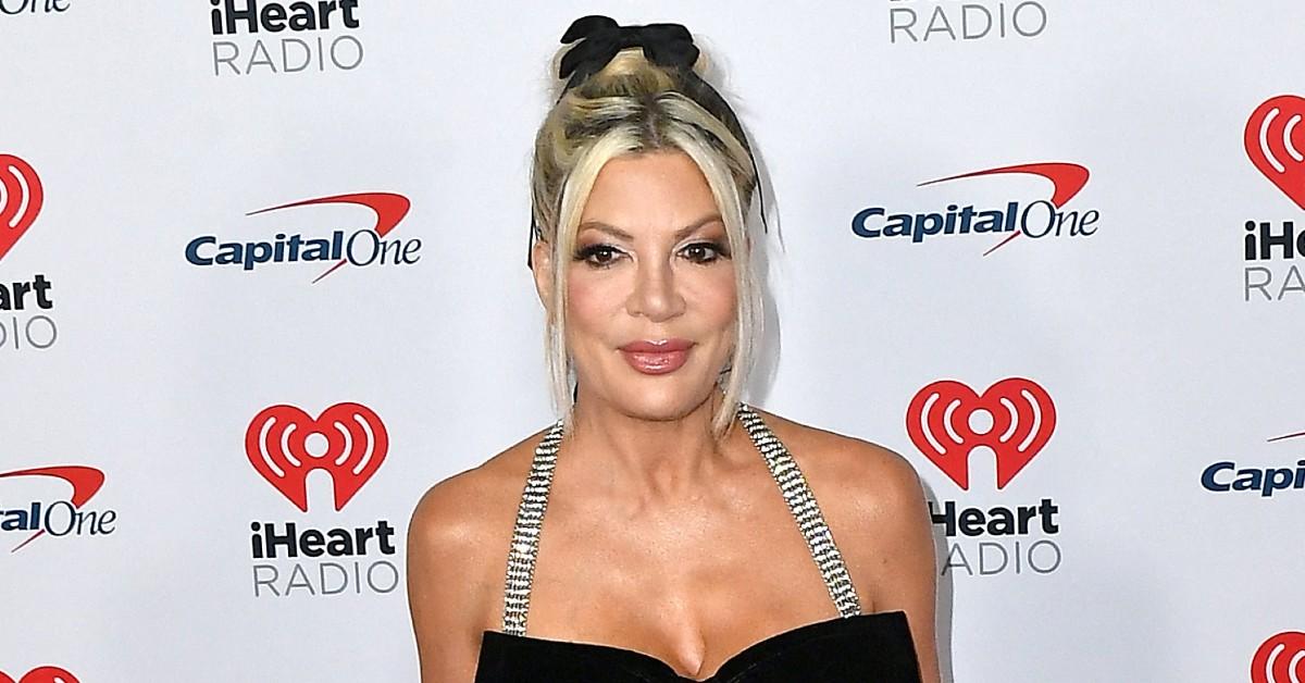 tori spelling decided stick boys one only threesome