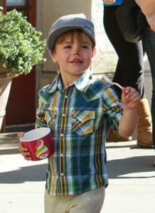 2010__11__FP_6054925_Spears_Britney_FP1_111310 218&#215;300.jpg