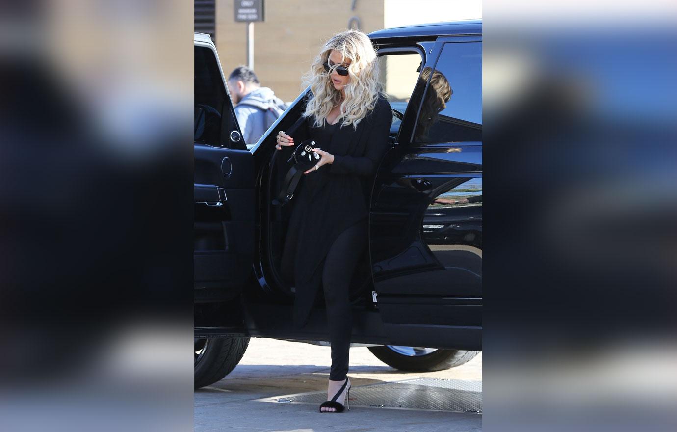 Khloe kardashian cradling baby bump