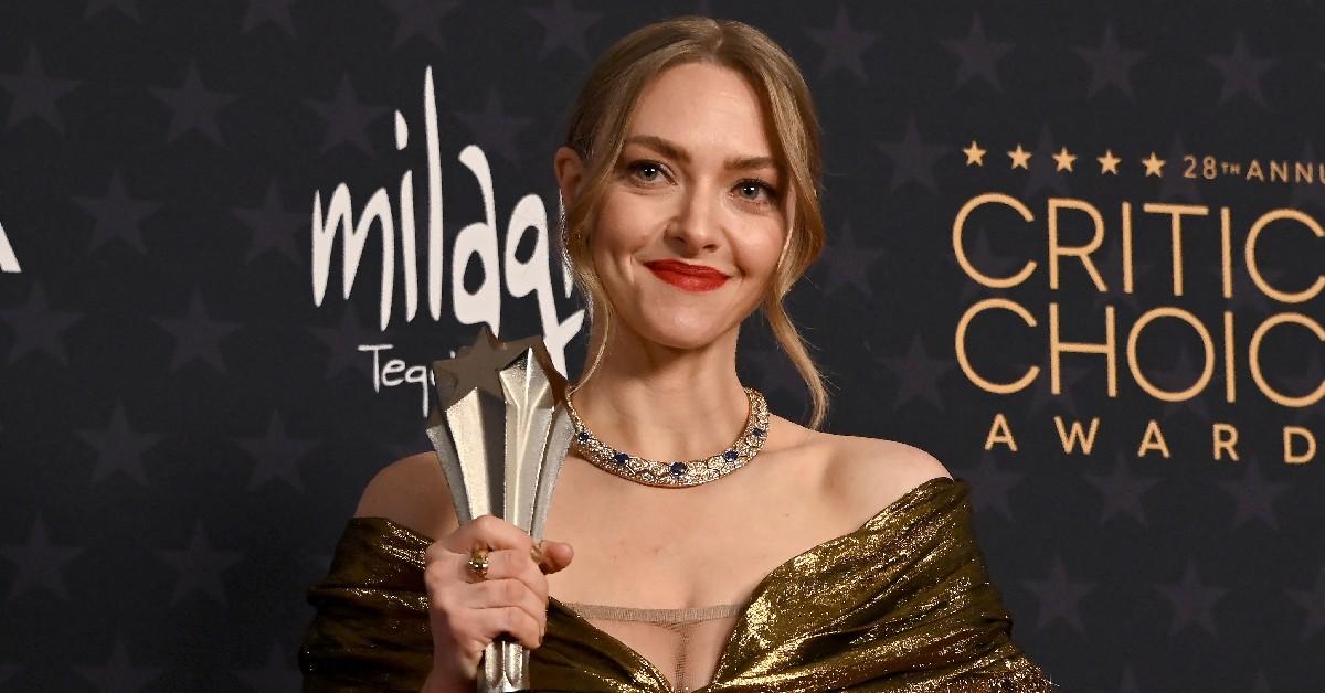 amanda seyfried flashed glen powell  critics choice awards