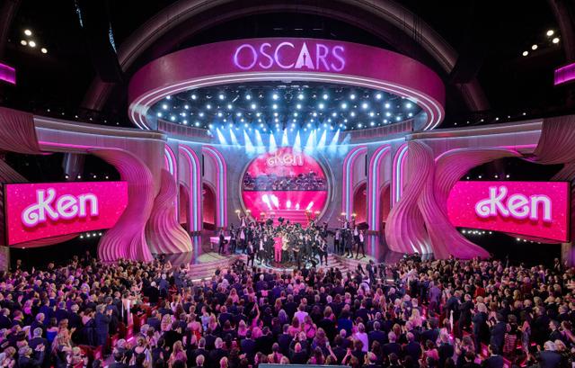 Eva Mendes Begs Ryan Gosling To 'Come Home' After Oscar Performance
