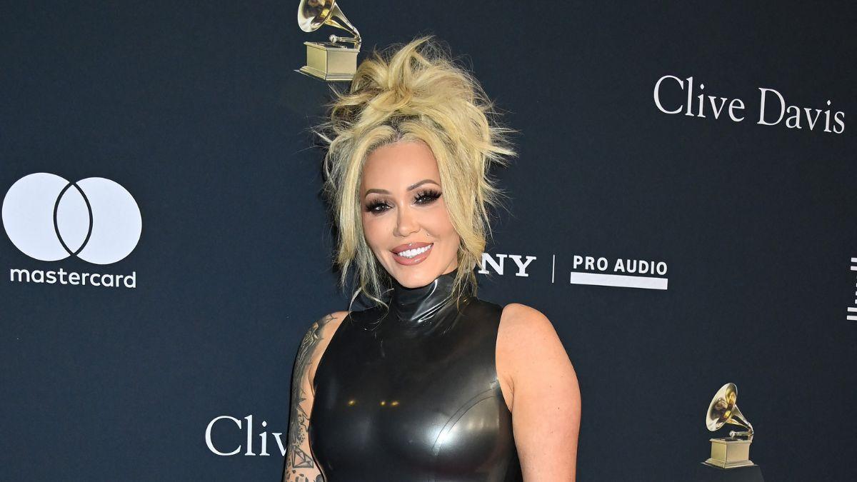 bunnie xo memoir stripped down biggest bombshells