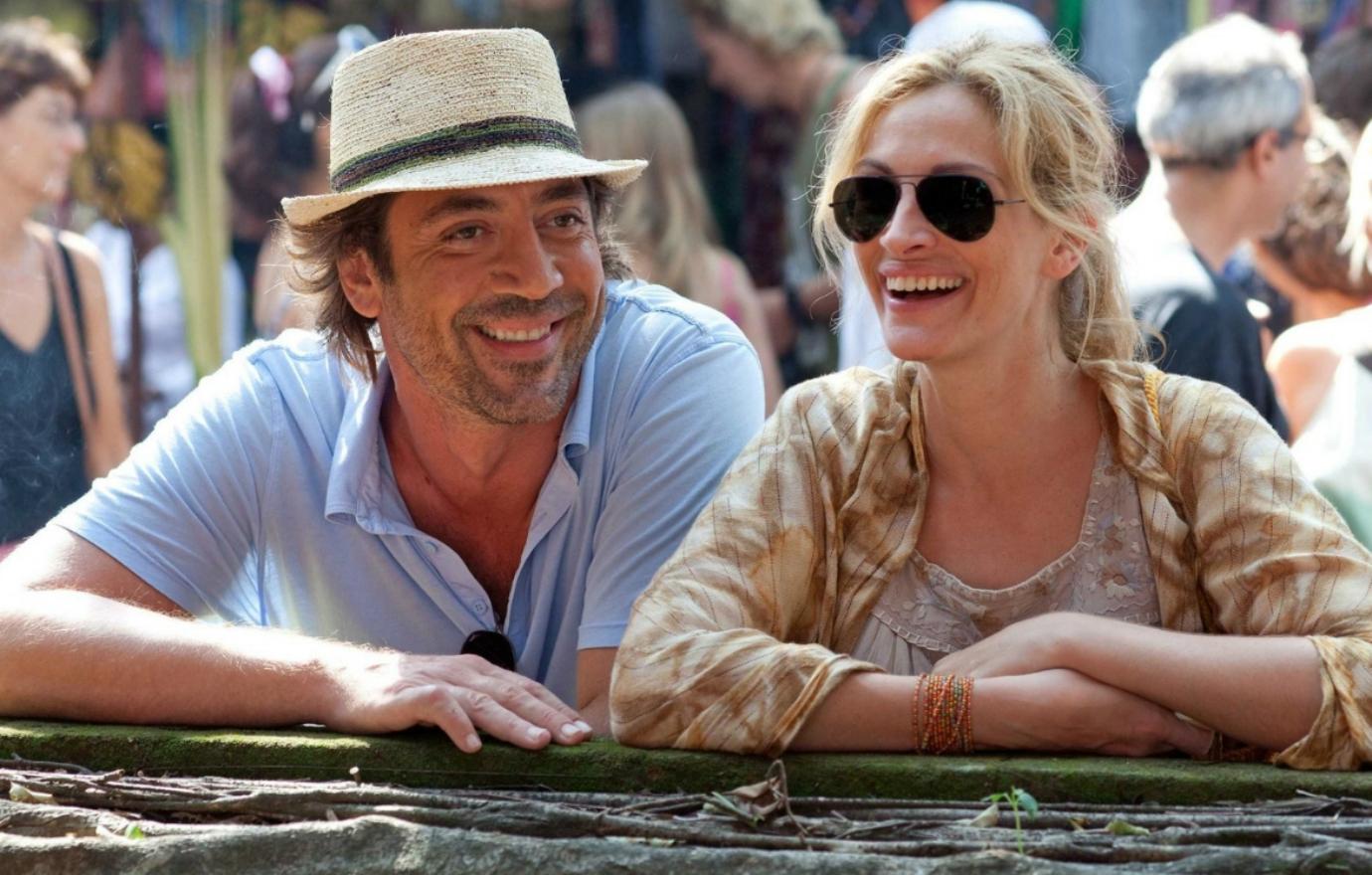 Javier Bardem wore a blue collar short-sleeved shirt and white hat with a black sash, while his Eat Pray Love co-star, Julia Roberts, smiled broadly in a light colored casual shirt.