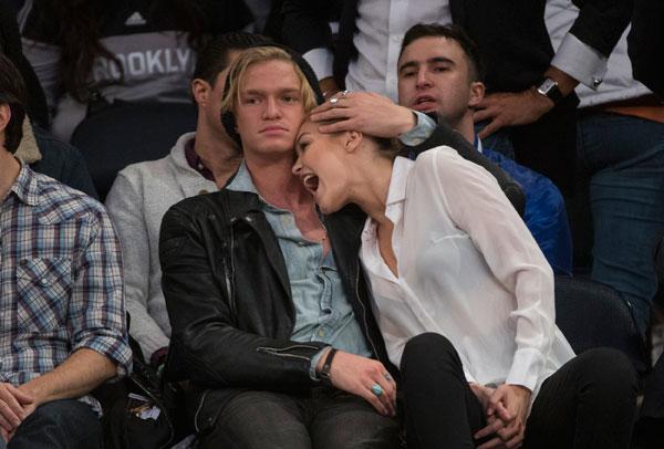 Cody simpson gigi hadid knicks game pda 09