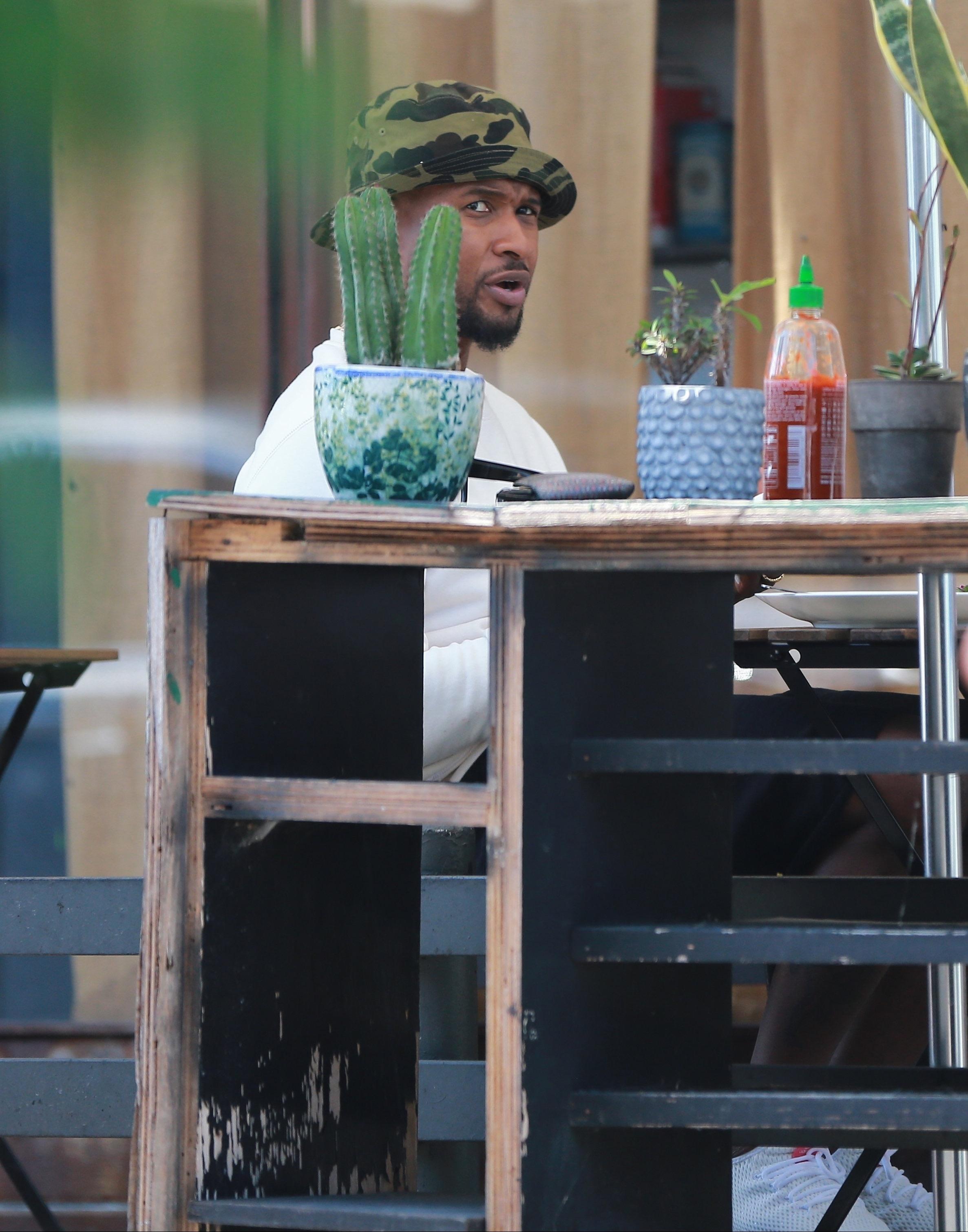 Usher and Jermaine Dupri take a coffee break while working on a new album together