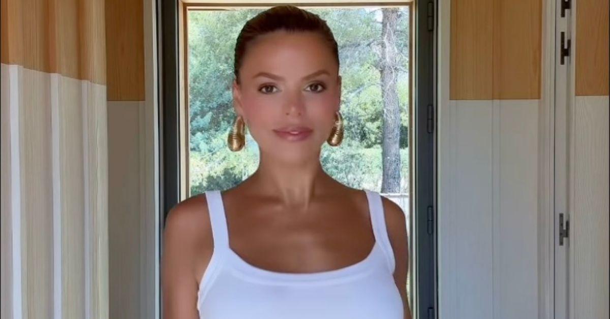 Single Brooks Nader Flaunts Her Cleavage in Low Top During European Getaway: Photos