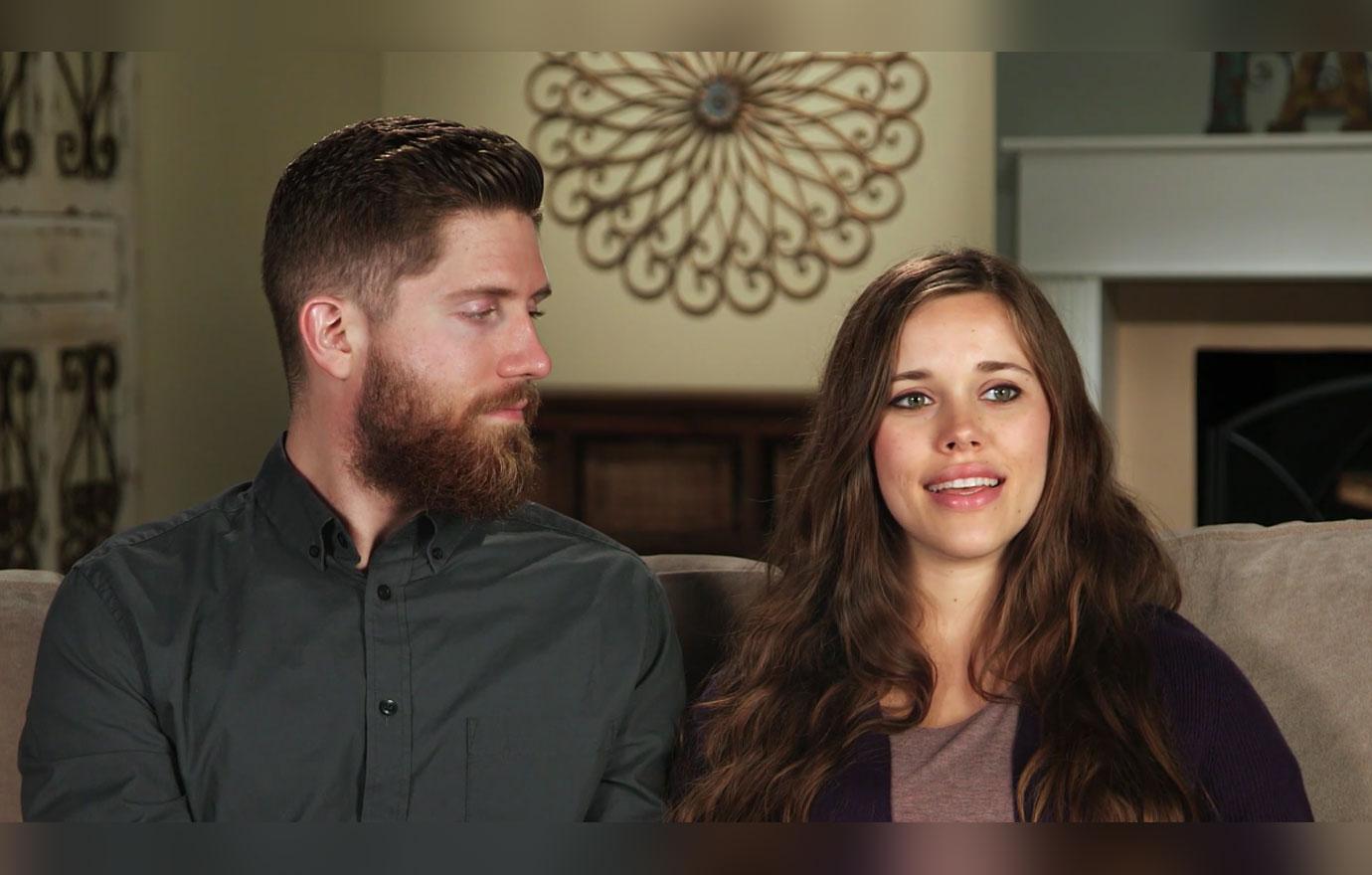 Jessa Duggar Cuts Husband Hair