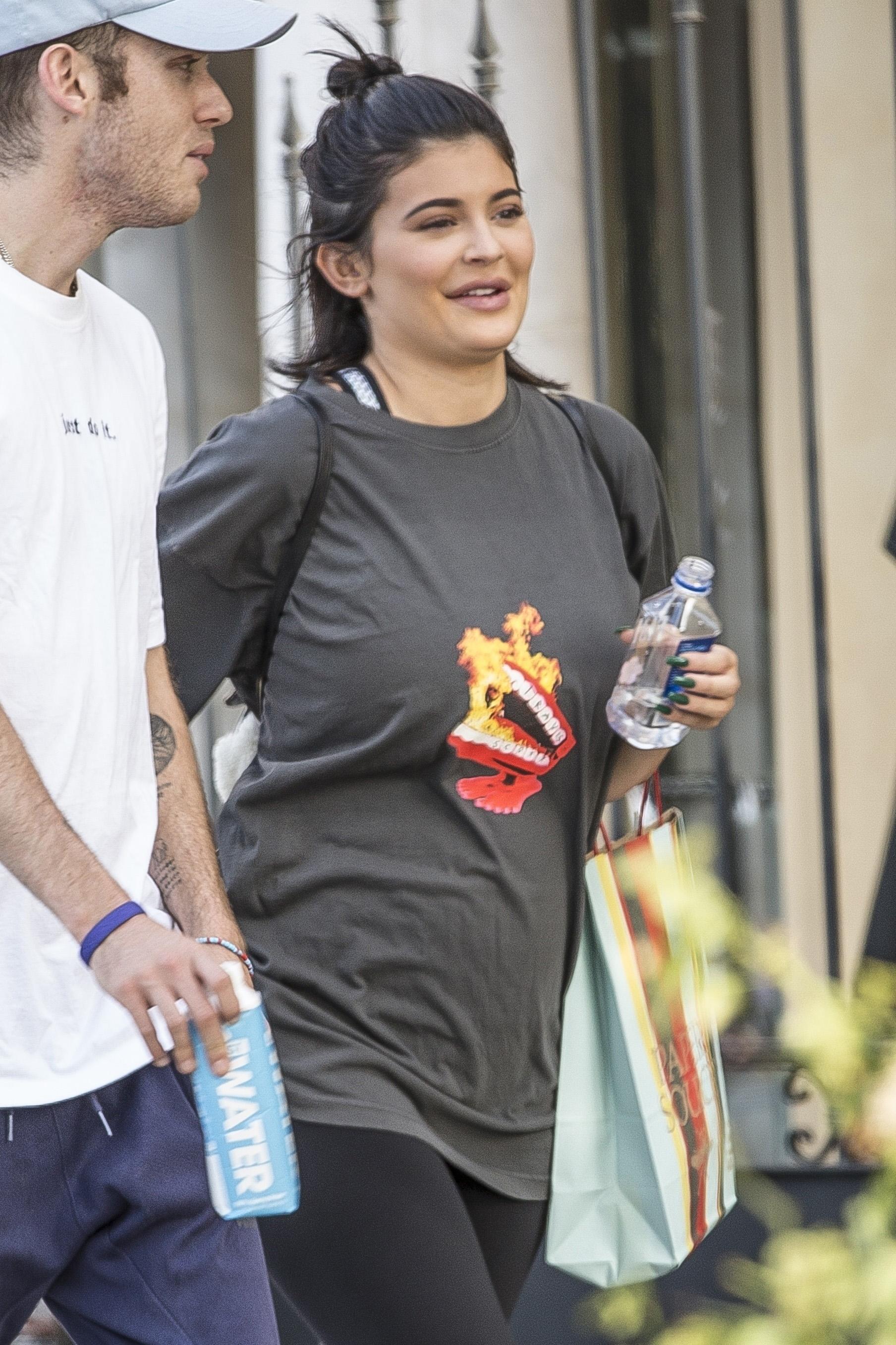 Kylie jenner baby bump