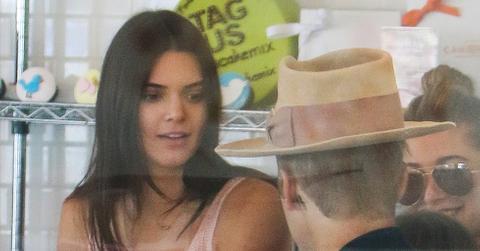 Justin Bieber takes his sister to bake a cake with Kendall Jenner and Hailey Baldwin
