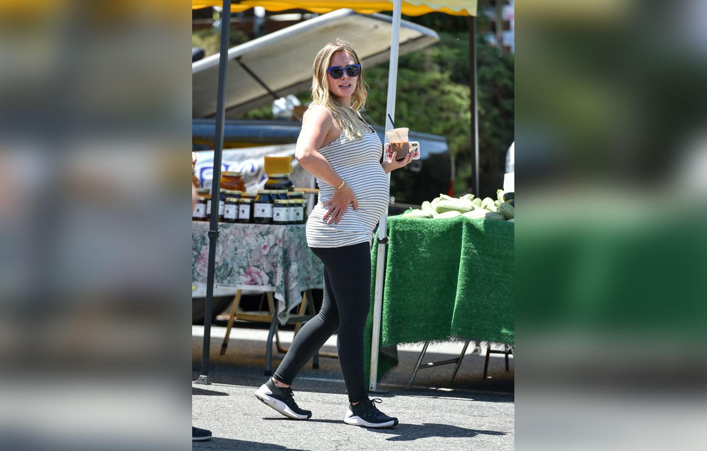 Pregnant hilary duff hit up farmers market 5