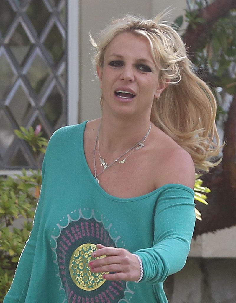 PICS] Britney Spears Braless No Underwear Wardrobe Malfunction