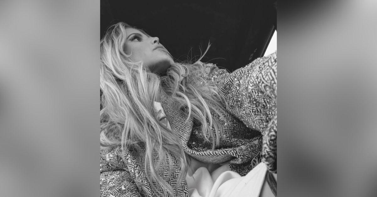 single jessica simpson long legs admits dating is rough